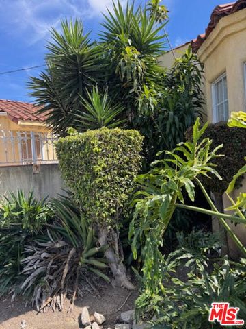 8900 S Harvard Boulevard, Los Angeles, CA 90047