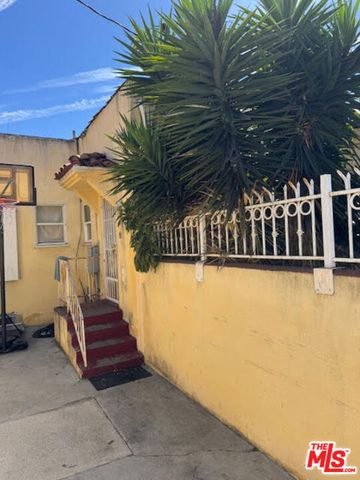 8900 S Harvard Boulevard, Los Angeles, CA 90047