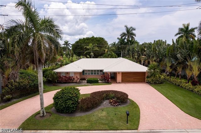 520 Harbour DR, Naples, FL 34103