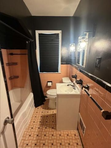 19984 Elkhart Street, Harper Woods, MI 48225