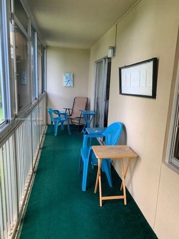 300 SW 134th Way 405E, Pembroke Pines, FL 33027