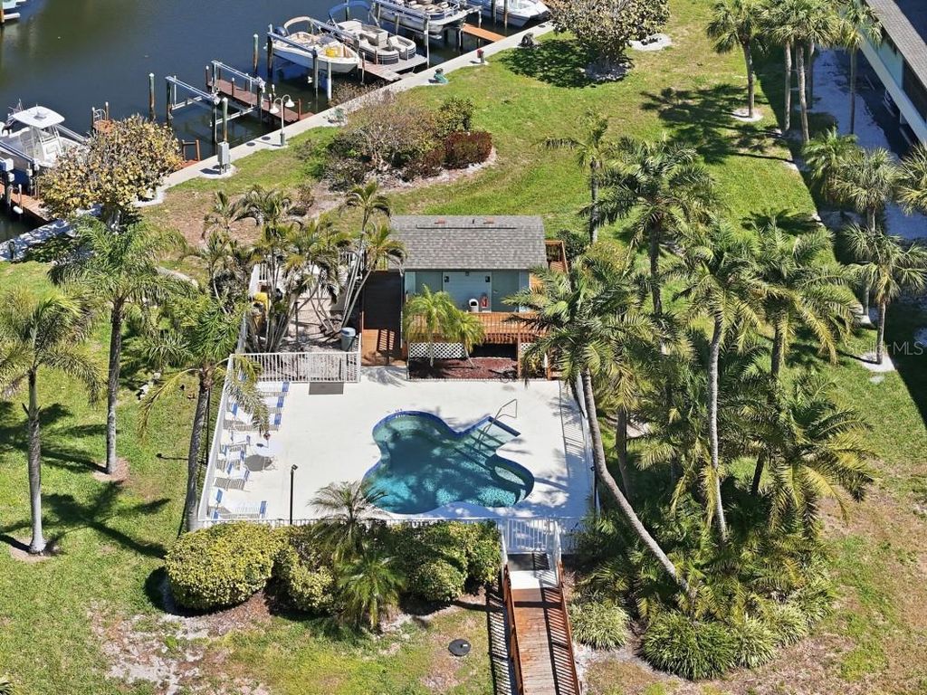 Image 12 of property listing at 9604 CORTEZ ROAD W 414, Bradenton, FL 34210
