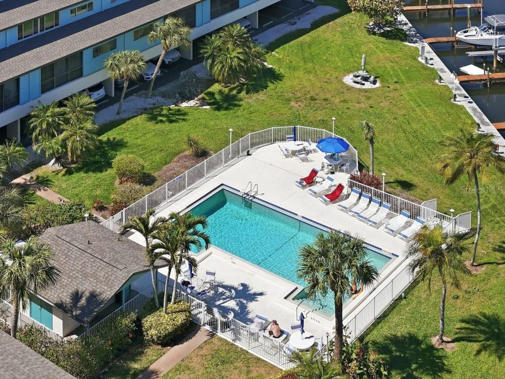 Image 5 of property listing at 9604 CORTEZ ROAD W 414, Bradenton, FL 34210