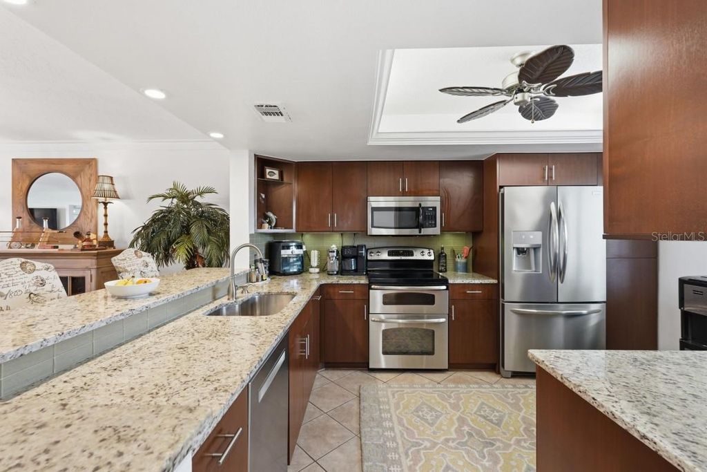 Image 6 of property listing at 9604 CORTEZ ROAD W 414, Bradenton, FL 34210