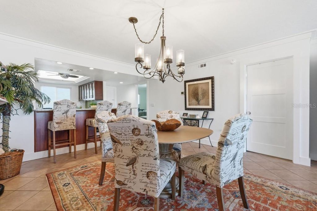 Image 8 of property listing at 9604 CORTEZ ROAD W 414, Bradenton, FL 34210