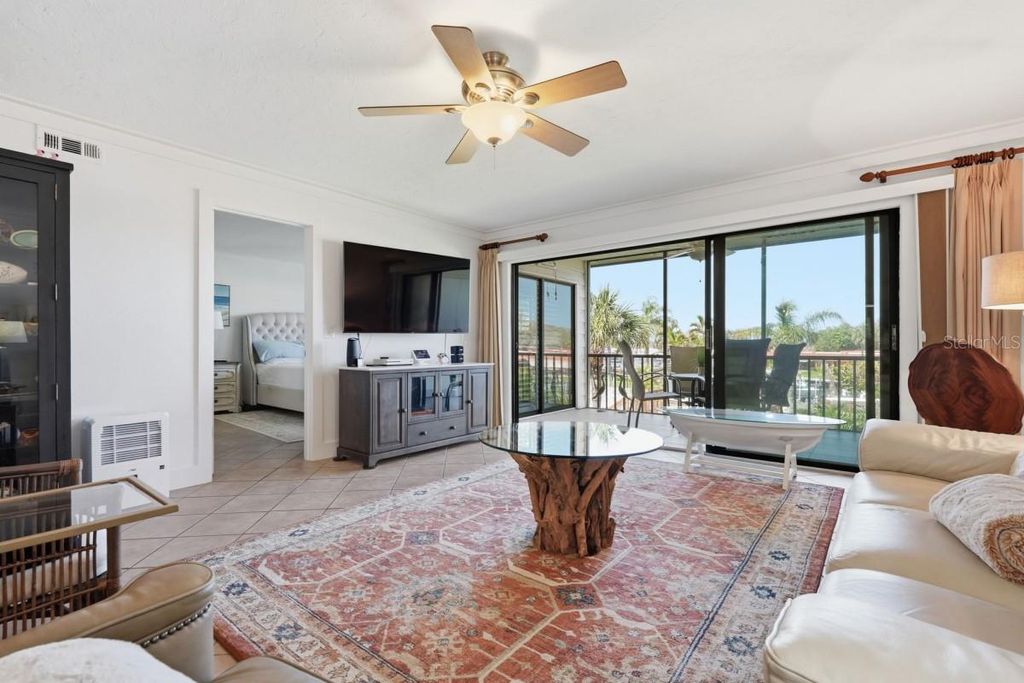 Image 9 of property listing at 9604 CORTEZ ROAD W 414, Bradenton, FL 34210
