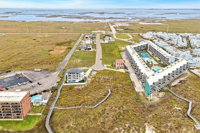 102 Mariners Dr, Port Aransas, TX 78373