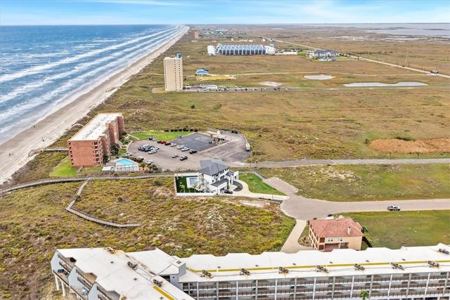 102 Mariners Dr, Port Aransas, TX 78373