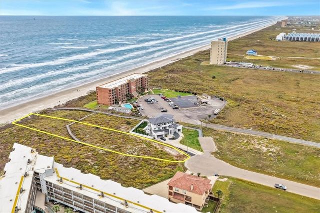 102 Mariners Dr, Port Aransas, TX 78373