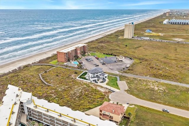102 Mariners Dr, Port Aransas, TX 78373