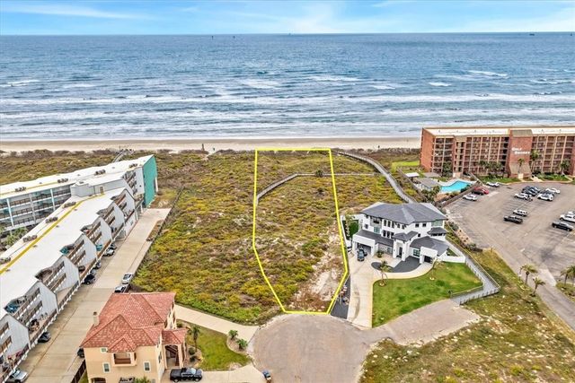 102 Mariners Dr, Port Aransas, TX 78373