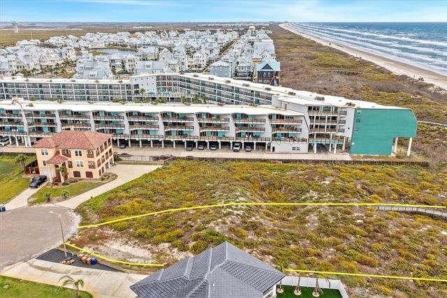 102 Mariners Dr, Port Aransas, TX 78373