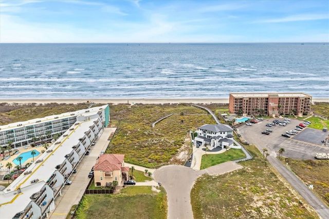 102 Mariners Dr, Port Aransas, TX 78373