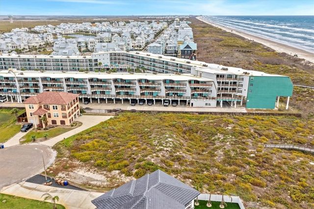 102 Mariners Dr, Port Aransas, TX 78373