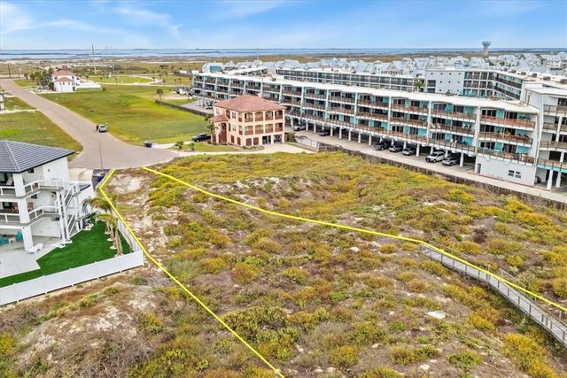 102 Mariners Dr, Port Aransas, TX 78373