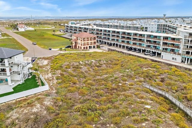 102 Mariners Dr, Port Aransas, TX 78373