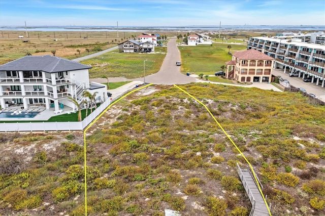 102 Mariners Dr, Port Aransas, TX 78373