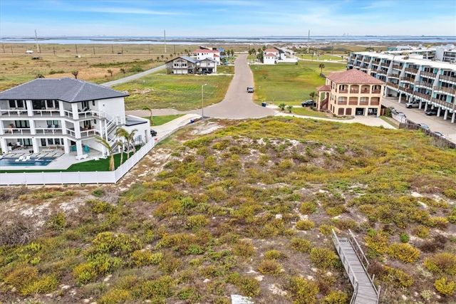 102 Mariners Dr, Port Aransas, TX 78373