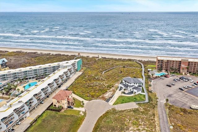 102 Mariners Dr, Port Aransas, TX 78373