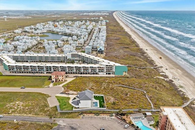 102 Mariners Dr, Port Aransas, TX 78373