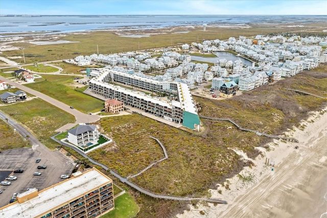 102 Mariners Dr, Port Aransas, TX 78373