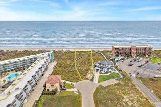 102 Mariners Dr, Port Aransas, TX 78373