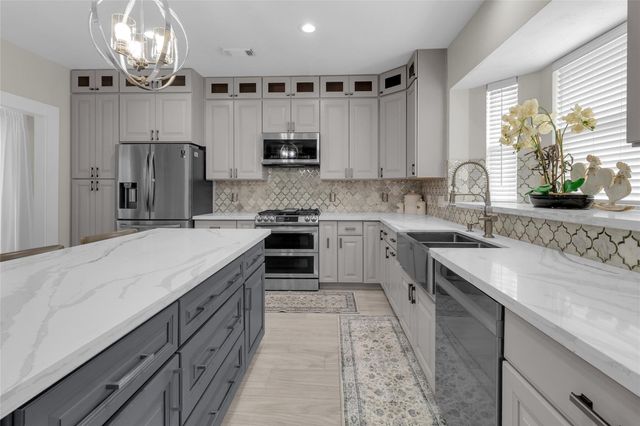 10910 Coldwater Bridge Ct, Sugar Land, TX 77498