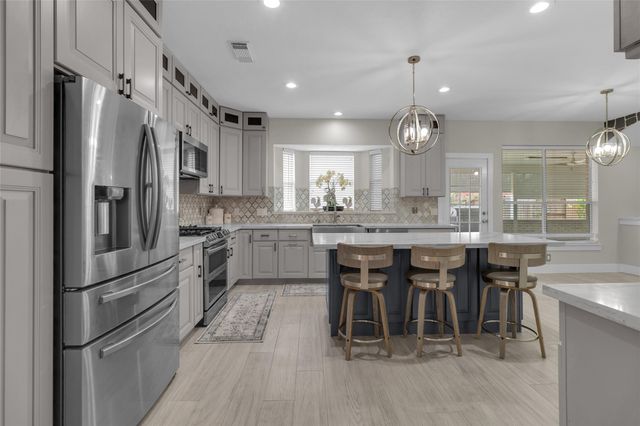 10910 Coldwater Bridge Ct, Sugar Land, TX 77498