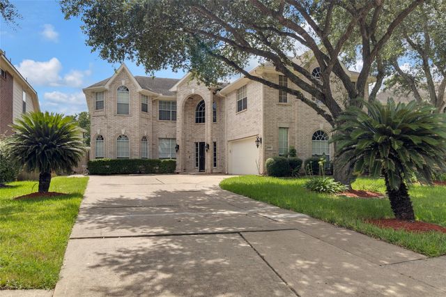 10910 Coldwater Bridge Ct, Sugar Land, TX 77498