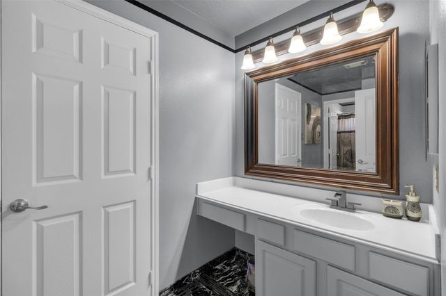 10910 Coldwater Bridge Ct, Sugar Land, TX 77498