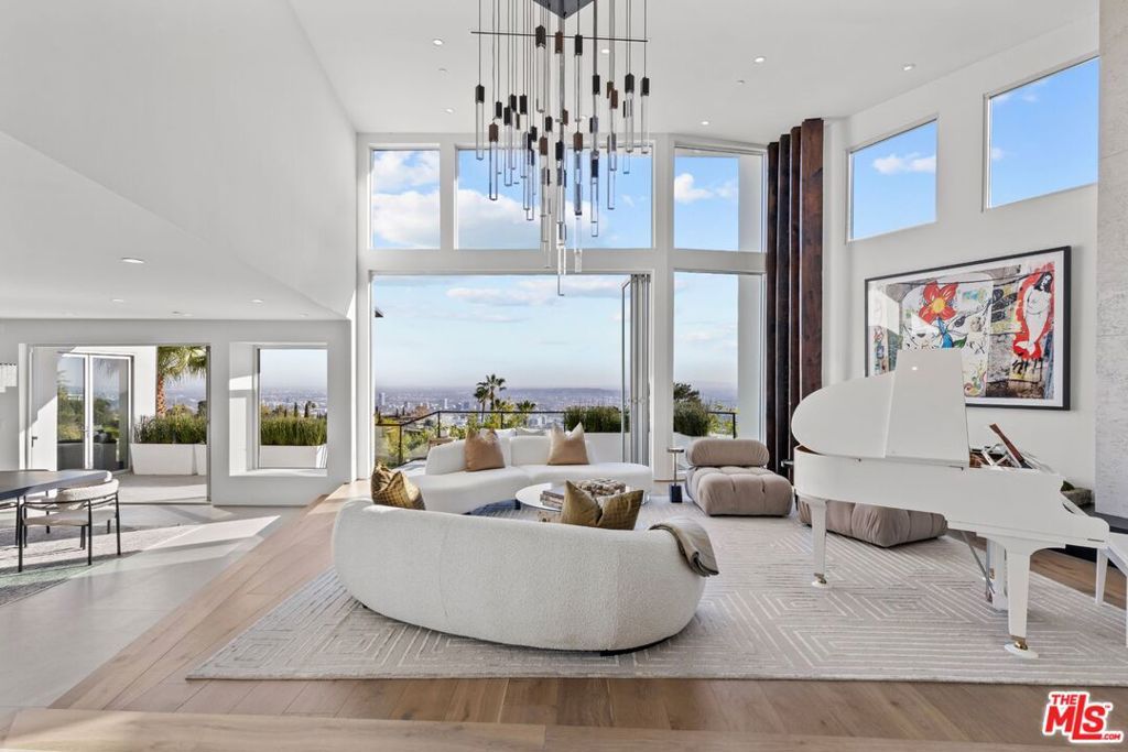 9270 Kinglet Drive, Los Angeles, CA 90069 — exterior