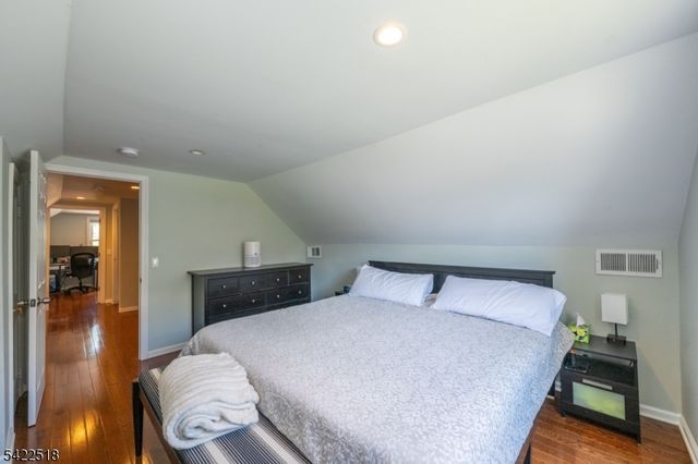 19 Bond Pl, West Caldwell Twp., NJ 07006