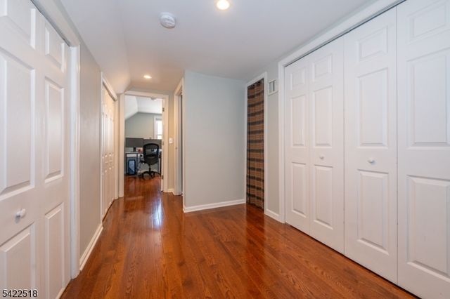 19 Bond Pl, West Caldwell Twp., NJ 07006
