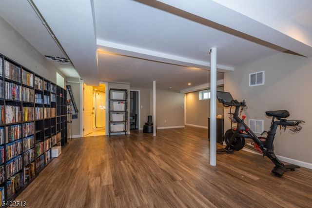 19 Bond Pl, West Caldwell Twp., NJ 07006