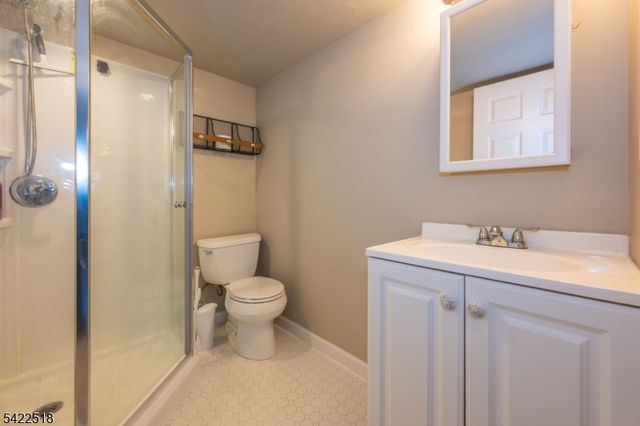 19 Bond Pl, West Caldwell Twp., NJ 07006
