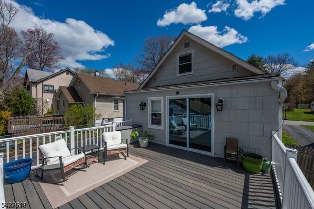 19 Bond Pl, West Caldwell Twp., NJ 07006