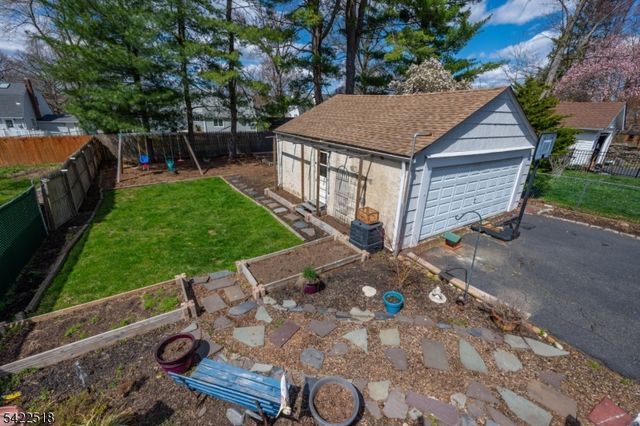 19 Bond Pl, West Caldwell Twp., NJ 07006
