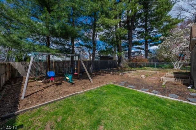 19 Bond Pl, West Caldwell Twp., NJ 07006