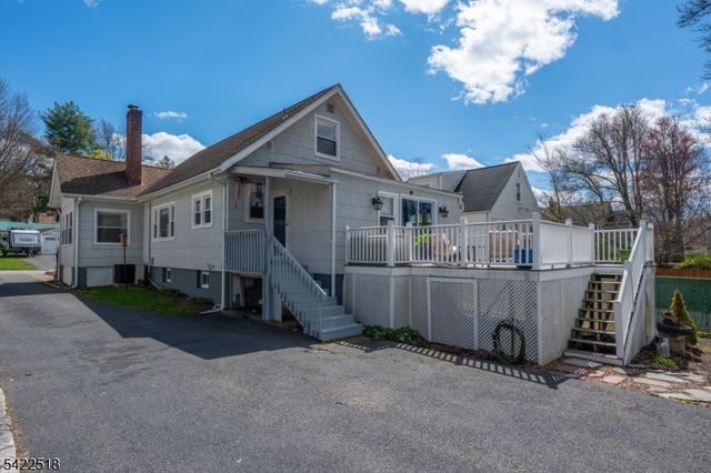19 Bond Pl, West Caldwell Twp., NJ 07006