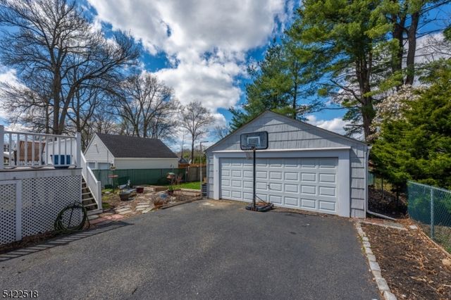 19 Bond Pl, West Caldwell Twp., NJ 07006