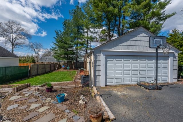 19 Bond Pl, West Caldwell Twp., NJ 07006