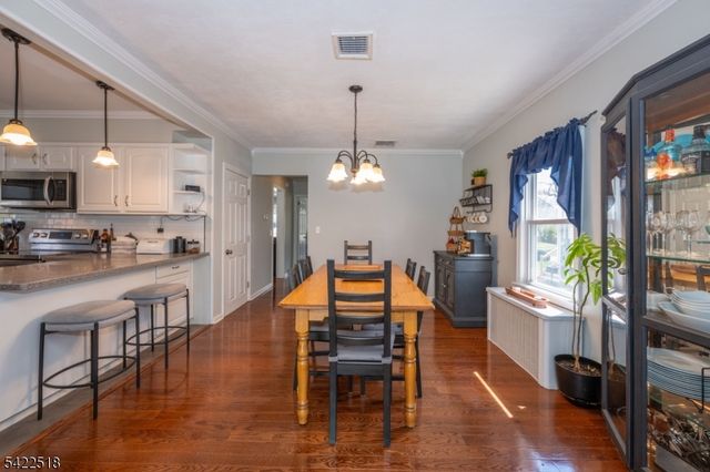 19 Bond Pl, West Caldwell Twp., NJ 07006