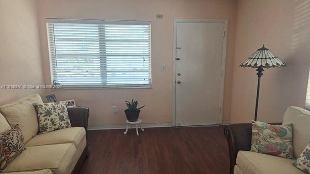 11 NE 204th St 25, Miami Gardens, FL 33179