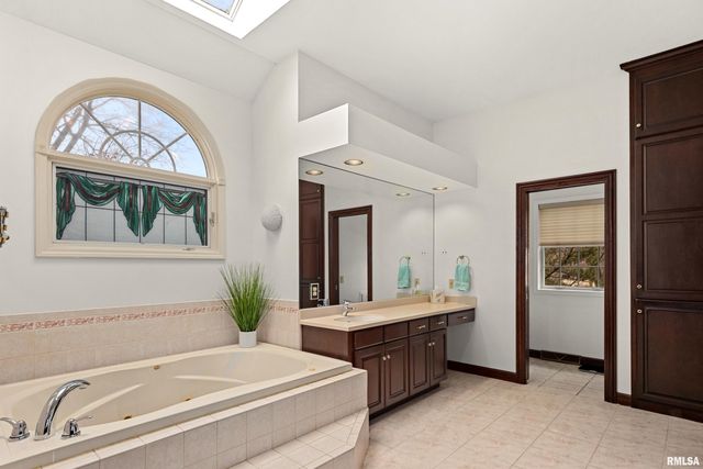 11819 N DEERFIELD Drive, Dunlap, IL 61525