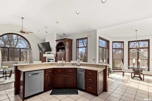 11819 N DEERFIELD Drive, Dunlap, IL 61525