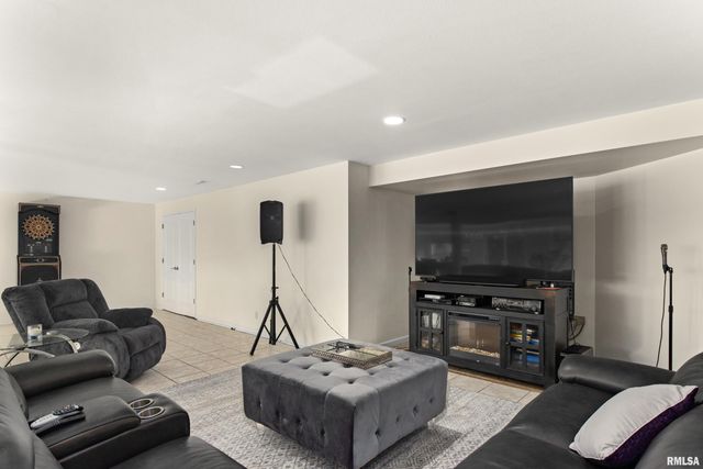 11819 N DEERFIELD Drive, Dunlap, IL 61525