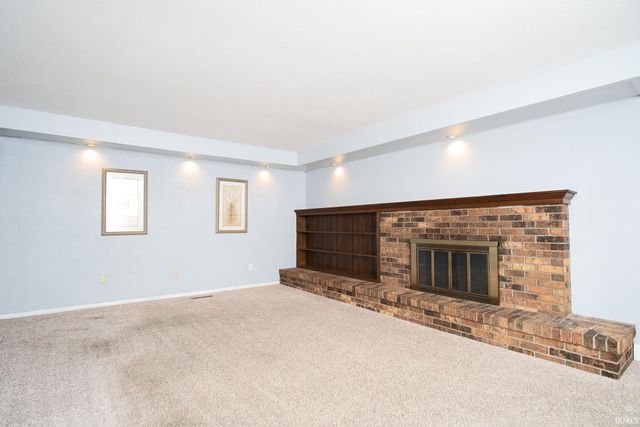 9022 Greenmeadow Drive, New Haven, IN 46774