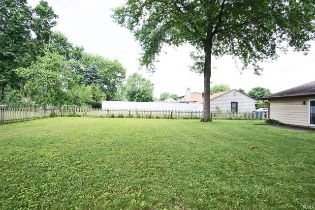 9022 Greenmeadow Drive, New Haven, IN 46774