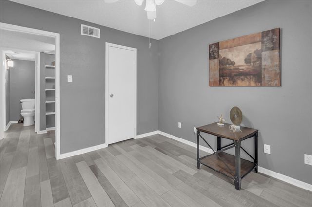 3770 Lovers Wood Lane 810, Houston, TX 77014