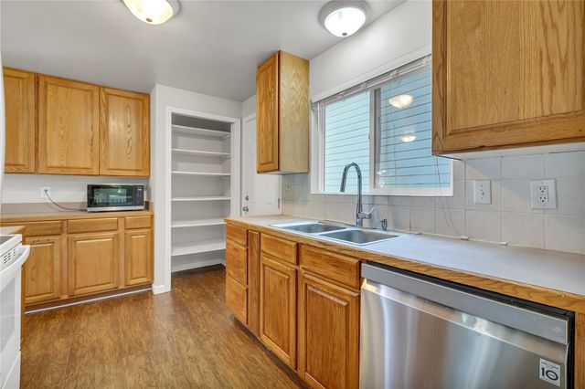 30325 9th Avenue S, Federal Way, WA 98003